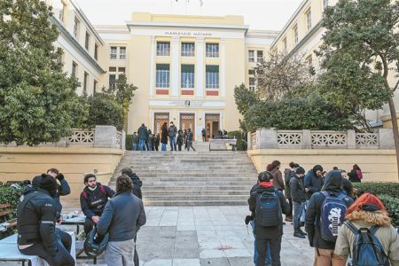 Η βία και η ανομία υπονομεύουν τα πανεπιστήμια