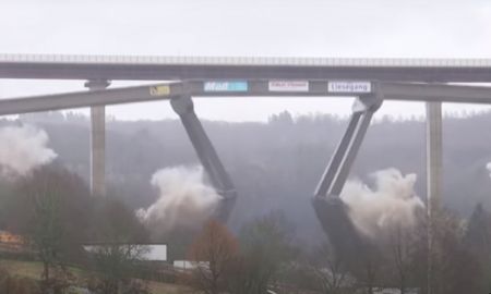 Γερμανία: Κατεδάφισαν γέφυρα με ελεγχόμενη έκρηξη – Θεαματικές εικόνες