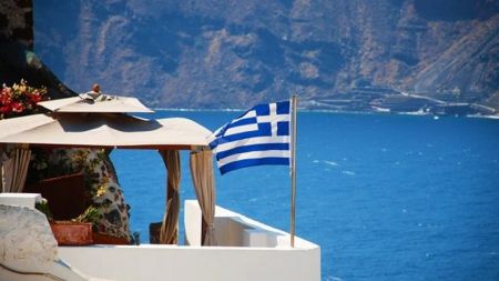 Frankfurter Rundschau: “Absolutely successful tourist year 2021 for Greece”