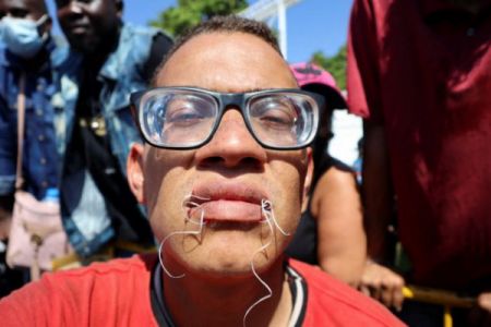 Μεξικό: Γιατί μετανάστες ράβουν τα στόματά τους (Εικόνες)
