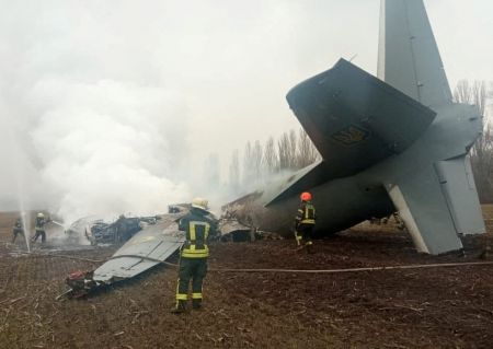 Ουκρανία: Στις φλόγες το Κίεβο – Βομβαρδισμοί στρατιωτικών εγκαταστάσεων και δεκάδες νεκροί