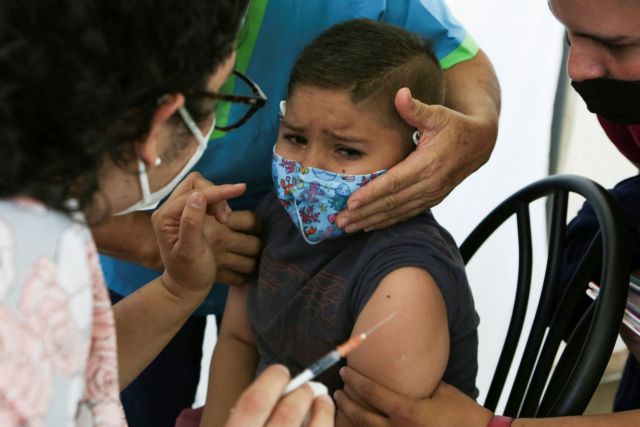 ΗΠΑ: Διπλάσιες οι εισαγωγές ανεμβολίαστων παιδιών στα νοσοκομεία με κορωνοϊό