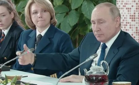 Ρωσία: Είναι ψεύτικο το βίντεο με τον Πούτιν που έκανε τον γύρο του κόσμου;