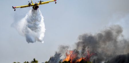 Μεγάλη πυρκαγιά στο Καρπενήσι – «Σηκώθηκαν» δύο αεροσκάφη