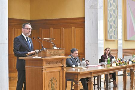 Αιχμάλωτη του πολέμου η ελληνική οικονομία