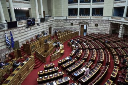 Βουλή: Ψηφίσθηκε από τη ΝΔ επί της αρχής το ν/σ για Δημόσιο και αξιολόγηση υπαλλήλων