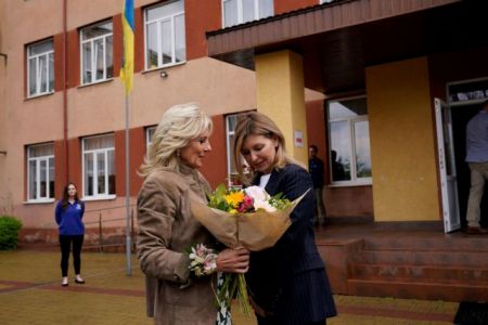 Ουκρανία: Επίσκεψη- έκπληξη της Τζιλ Μπάιντεν για τη γιορτή της μητέρας