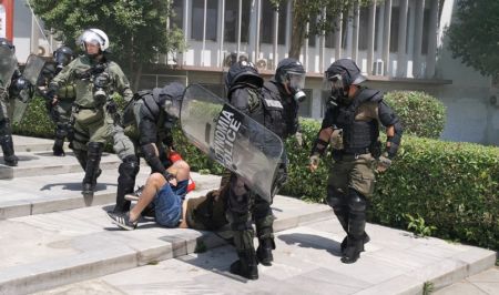 Θεσσαλονίκη: «Πονάω, δεν μπορώ να πάρω ανάσα» φώναζε φοιτητής σε αστυνομικούς