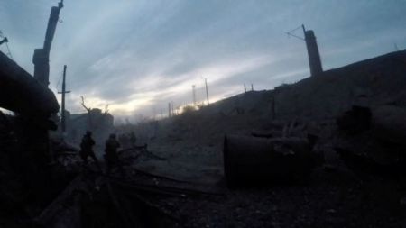Ουκρανία: Κλιμακώνονται οι ρωσικές επιθέσεις στο Ντονμπάς – Συνομιλίες για την απομάκρυνση των πολιορκημένων στο Αζοφστάλ