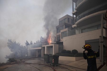 Φωτιά στη Βούλα: Σε επιφυλακή το νοσοκομείο Ασκληπιείο Βούλας για να υποδεχθεί πολίτες