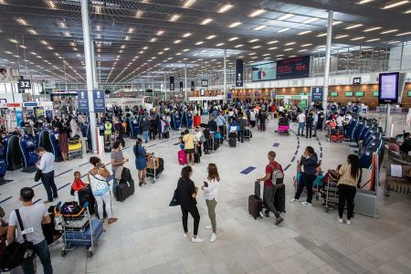 Xάος στα αεροδρόμια: Απεργίες στη Γαλλία, μαζικές ακυρώσεις πτήσεων στη Γερμανία