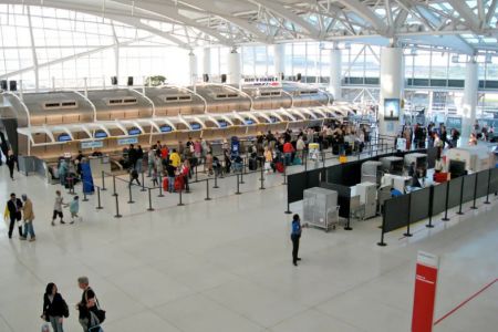 ΗΠΑ: Χωρίς αρνητικό τεστ κορωνοϊού για όσους φτάνουν στη χώρα αεροπορικώς