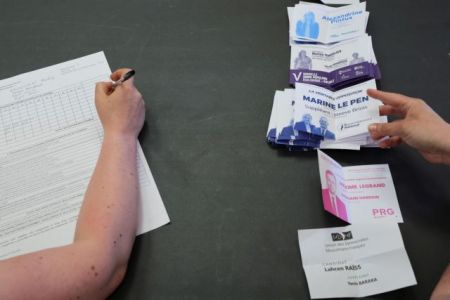 Εκλογές στη Γαλλία: Μάχη στήθος με στήθος Μακρόν – Μελανσόν δείχνουν οι πρώτες εκτιμήσεις