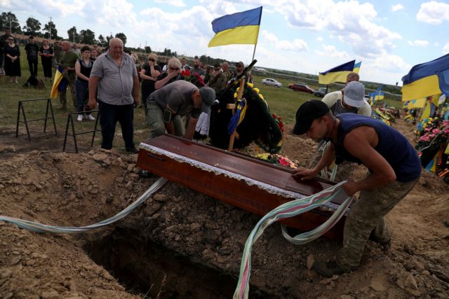 Ουκρανία: Παρέλαβε από τη Ρωσία τις σορούς 64 στρατιωτών που σκοτώθηκαν στο Αζοφστάλ