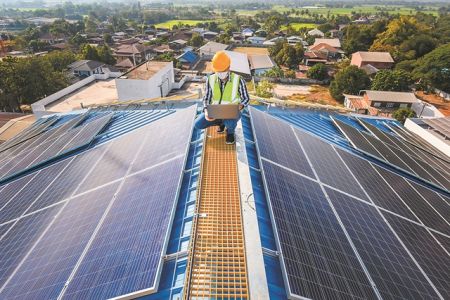 Ζητούνται επιδοτήσεις για «φωτοβολταϊκά στις στέγες»