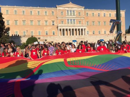 Athens Pride: Ξεκίνησε η πορεία υπερηφάνειας – Μαζική συμμετοχή