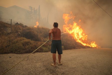 Πνευμονολόγοι: Οδηγίες για προστασία από τους καπνούς της μεγάλης φωτιάς