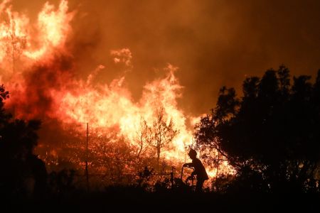 Έβρος: Προς το χωριό της Δαδιάς κατευθύνεται η πυρκαγιά – Πέντε τα πύρινα μέτωπα