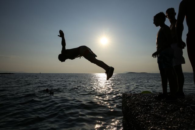 Καιρός: Θερμόμετρο στα ύψη και σήμερα – Πού θα βρέξει