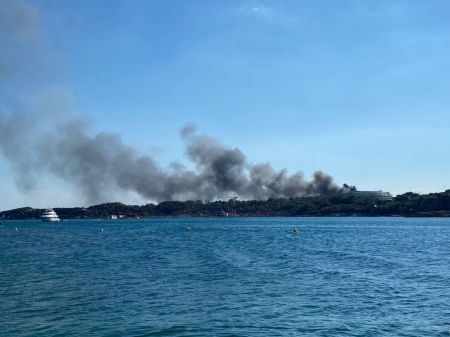 Αστέρας Βουλιαγμένης: Ξέσπασε φωτιά