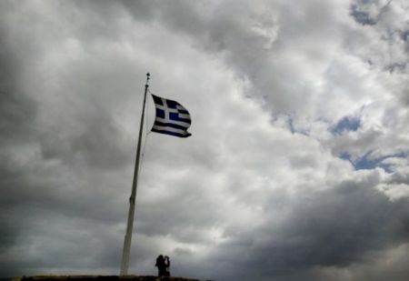 Δημοσκόπηση: Πόσοι Έλληνες θα πολεμούσαν για την πατρίδα, πόσοι πιστεύουν στο Θεό και στην ισότητα