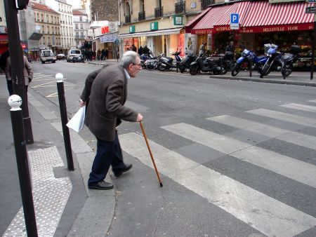 Μεσήλικες οι 50άρηδες ως το 2050, ενώ τα παιδιά λιγοστεύουν