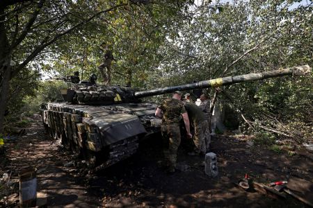 Γερμανίδα υπουργός Άμυνας: Στην Ουκρανία 100 τεθωρακισμένα από Ελλάδα και Σλοβακία