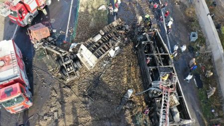 Τουρκία: Τουλάχιστον επτά νεκροί σε σύγκρουση λεωφορείου με δύο φορτηγά
