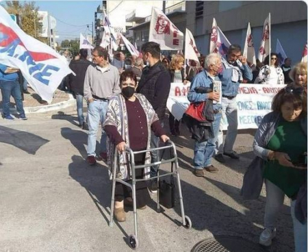 Αλέκα Παπαρήγα: Πήγε στην χθεσινή πορεία με το «πι»