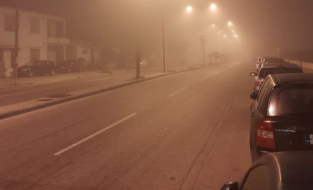 Λάρισα: Πυκνή ομίχλη «σκεπάζει» την πόλη – Απόκοσμες εικόνες