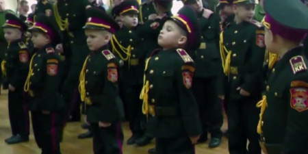 Ουκρανία: Μικρά παιδιά φοιτούν στα στρατιωτικά σχολεία του Κιέβου