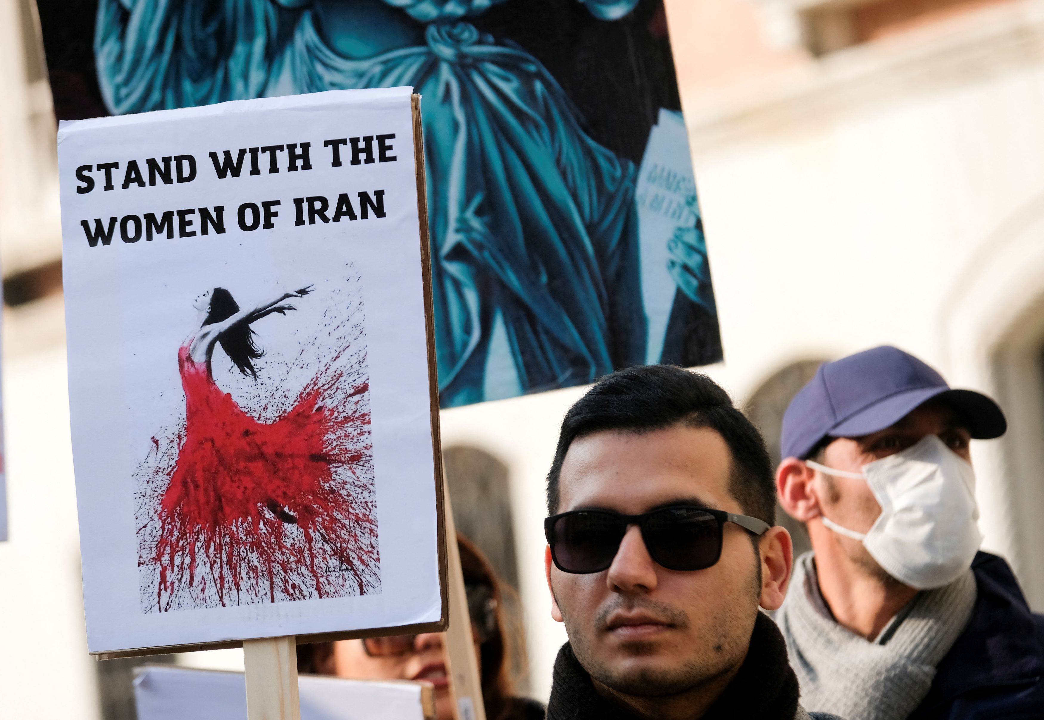 Ιράν: «H ελευθερία των γυναικών είναι συνδεδεμένη με την ελευθερία όλων των ανθρώπων»