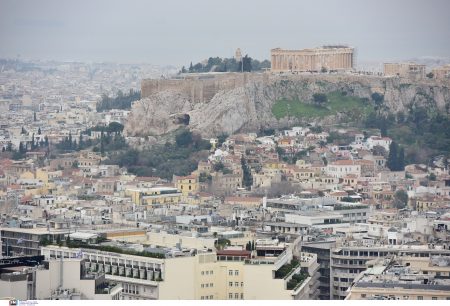 Πέπλο αφρικανικής σκόνης σκέπασε την Αθήνα – Ο καιρός αύριο