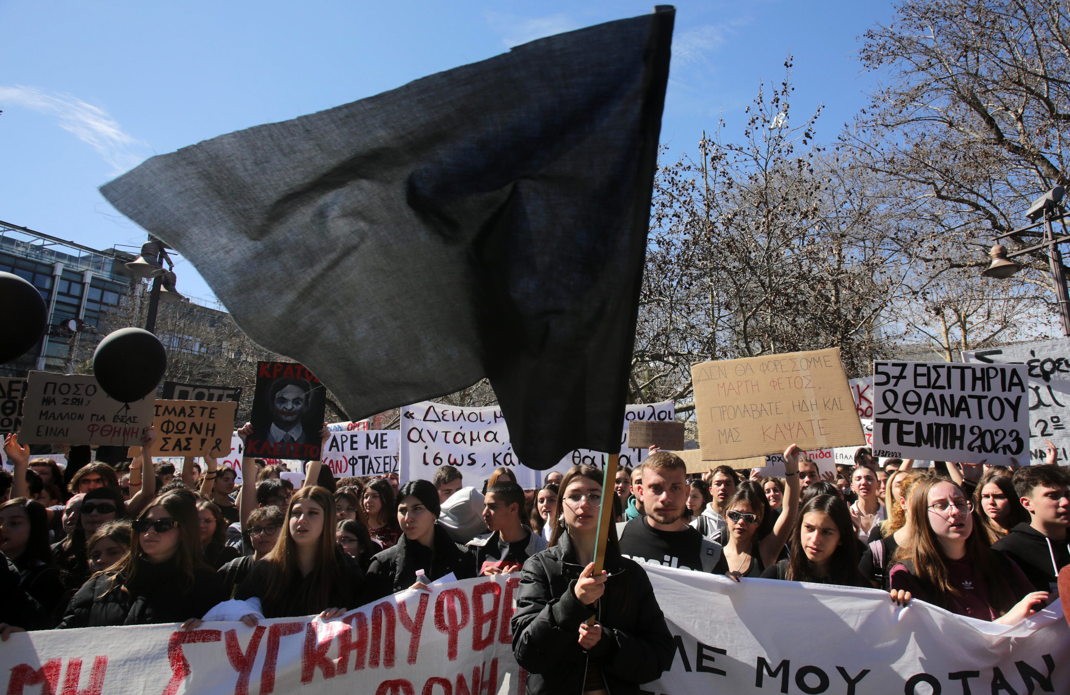 Οι πλατείες και η αυτοδυναμία