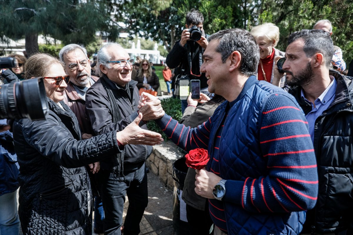 Τσίπρας στη Νέα Σμύρνη: «Το παραμύθι Μητσοτάκη τελειώνει την 21η Μαΐου»