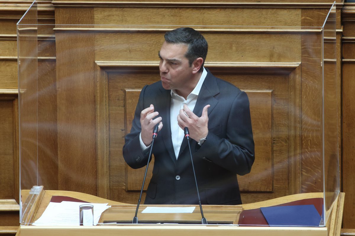 Τσίπρας στη Βουλή: Ο Μητσοτάκης αποφεύγει το ντιμπέιτ για να μην εκτεθεί
