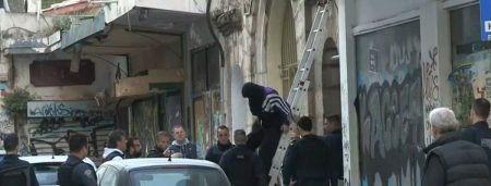 Θεσσαλονίκη: Γκράφιτι λένε ότι έκαναν οι 21χρονοι που πήδαγαν από ταράτσα σε ταράτσα