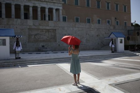 Καύσωνας: Μέτρα για την αντιμετώπιση της θερμικής επιβάρυνσης στον δήμο Αθηναίων