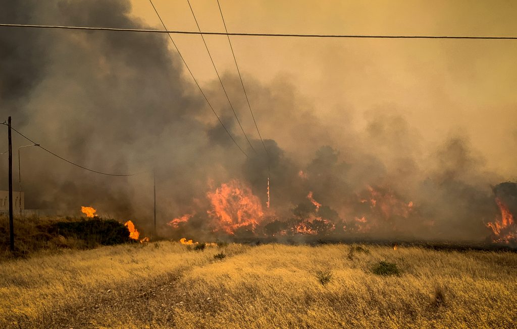 Τσουχτερά πρόστιμα έως 30.000 ευρώ και φυλακή για τους εμπρηστές