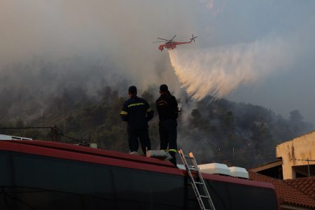 Φωτιές: Ακραίος κίνδυνος την Πέμπτη για πέντε περιοχές