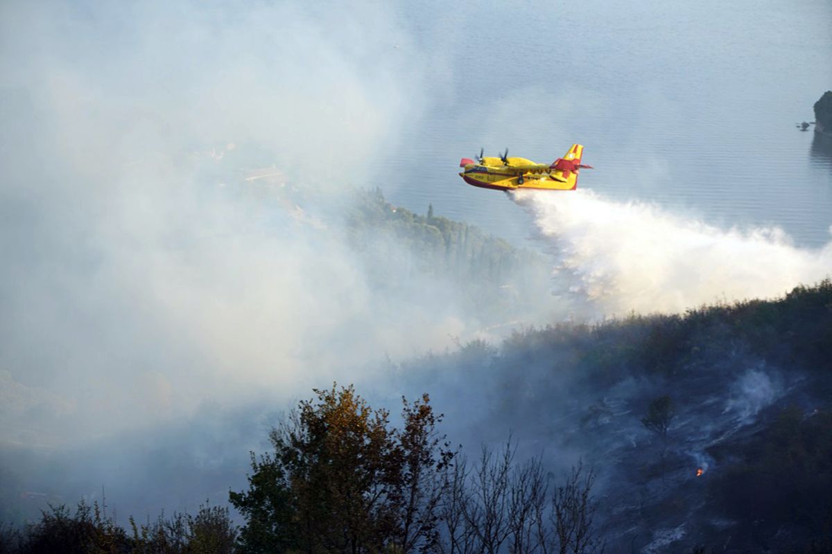 Φωτιά στο Σοφό Ασπροπύργου – Μαίνεται το πύρινο μέτωπο στην Ξάνθη