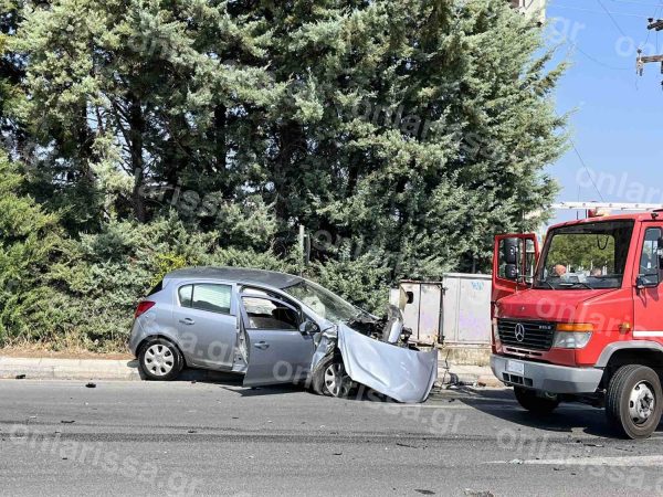 Λάρισα: Σφοδρή σύγκρουση δύο ΙΧ – Σοβαρά τραυματισμένος 59χρονος