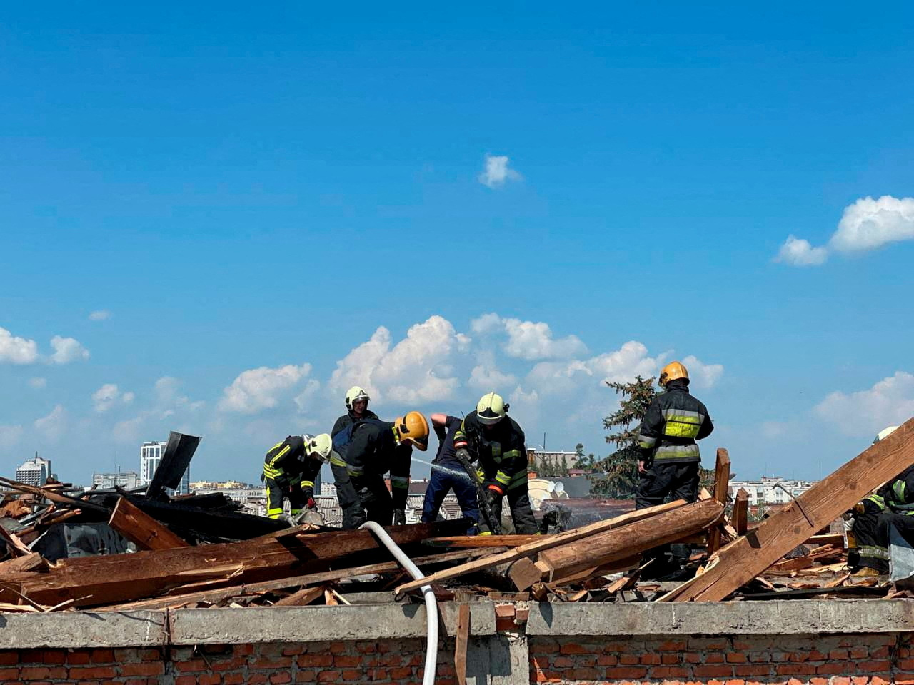 Ουκρανία: Επτά νεκροί και 150 τραυματίες από ρωσικό βομβαρδισμό