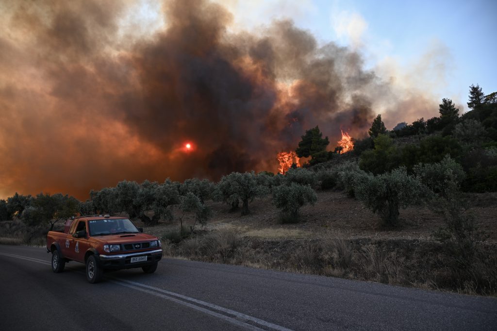 Φωτιά: Πυρ ομαδών κατά κυβέρνησης από τα κόμματα της αντιπολίτευσης