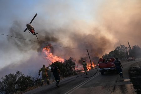 Φωτιά στο Κρυονέρι Ναυπακτίας – Απειλούνται σπίτια