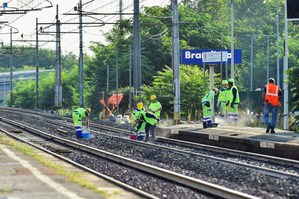 Incidente ferroviario nel Nord Italia: treno investe e uccide cinque addetti alla manutenzione dei binari