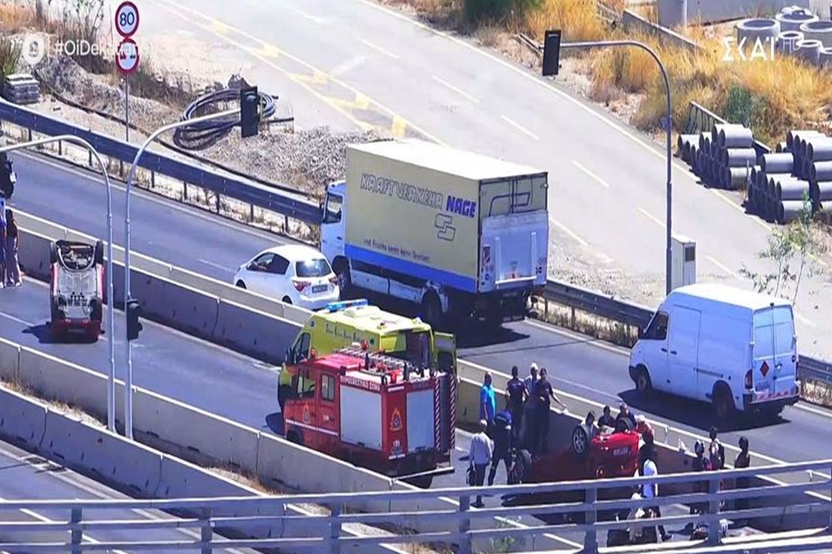 Δύο τροχαία στην Παραλιακή: Πέρασε το κόκκινο και παρέσυρε 30χρονη