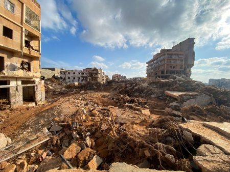 Λιβύη: Σβήνουν οι ελπίδες για επιζώντες – Απελπισία στη Ντέρνα (εικόνες)