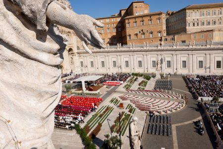 Βατικανό: Ενώνουν τις προσευχές τους θρησκευτικοί ηγέτες στην «Οικουμενική Ολονυκτία Προσευχής»