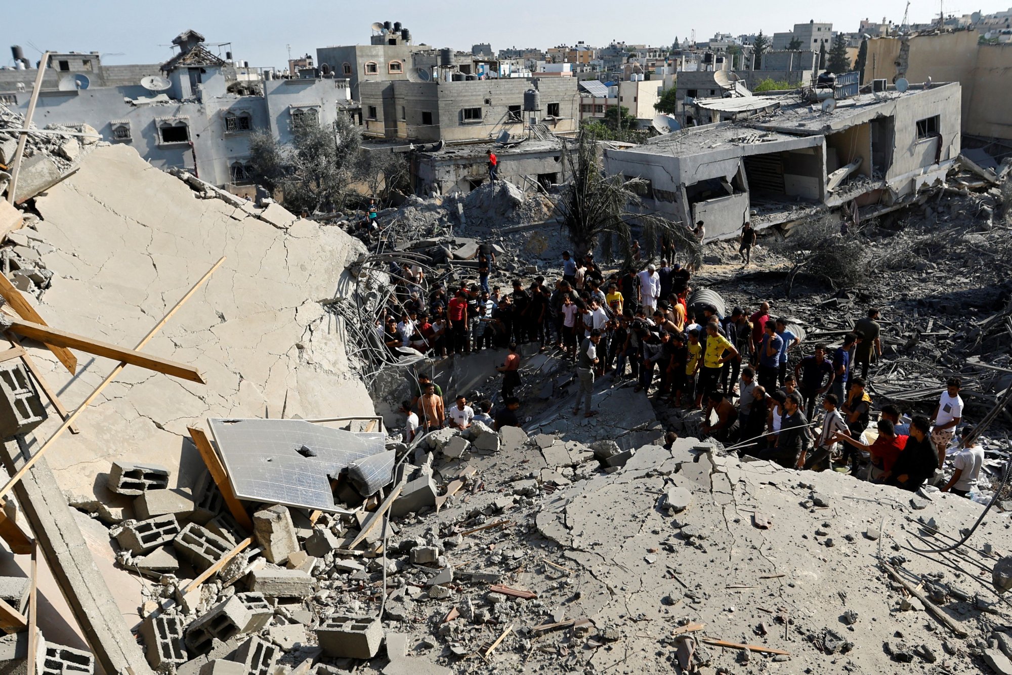 Πόλεμος στο Ισραήλ: Χιλιάδες Παλαιστίνιοι προσπαθούν να φύγουν προς τη νότια Γάζα